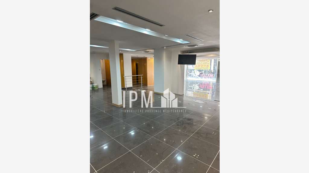 A louer local commercial 300m² rue de Rome 13006