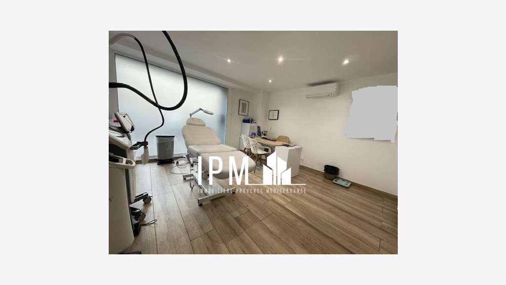 A louer local  120 m² Marseille 13008 Rouet