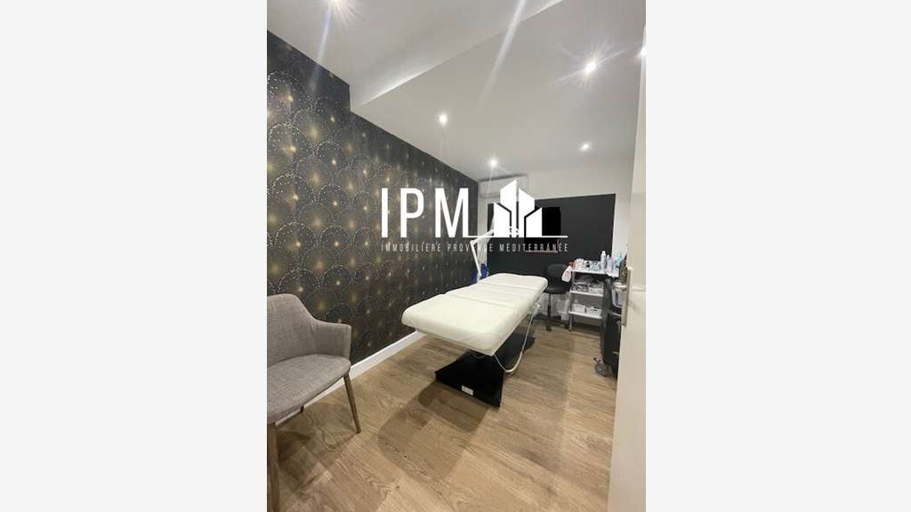 A louer local  120 m² Marseille 13008 Rouet