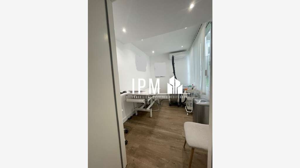 A louer local  120 m² Marseille 13008 Rouet
