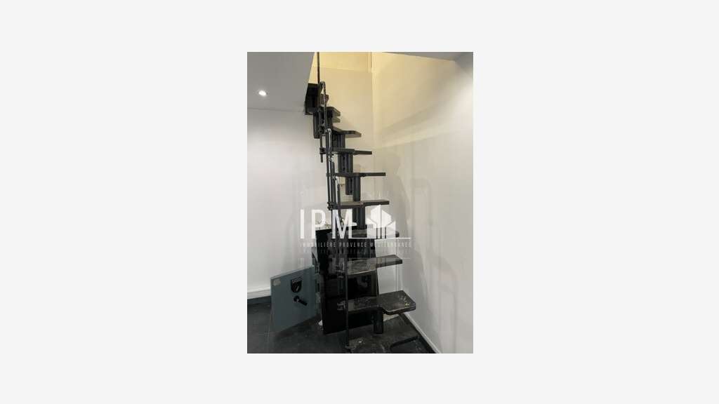 A louer local 19m² axe passant Marseille 13008
