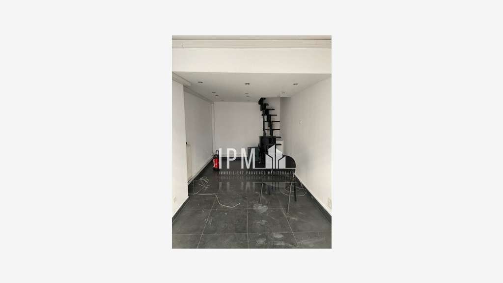 A louer local 19m² axe passant Marseille 13008