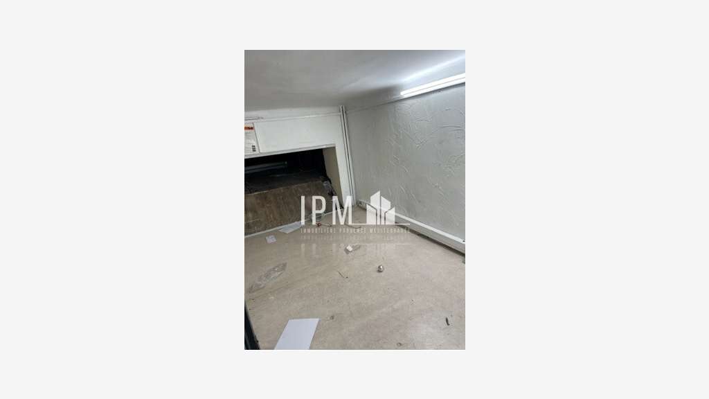 A louer local 19m² axe passant Marseille 13008