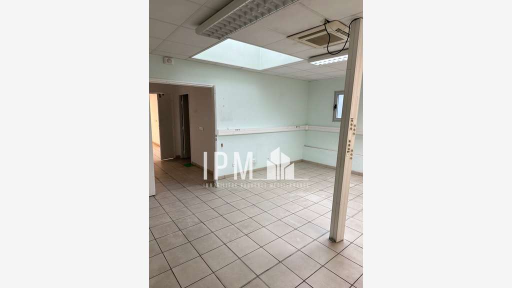 A louer local 102m² à Martigues ZAC Croix Sainte