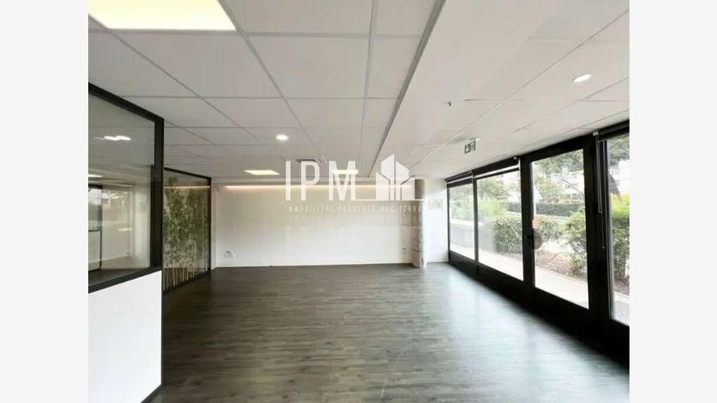 A louer local commercial 95m² Martigues Jonquières