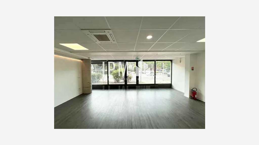 A louer local commercial 95m² Martigues Jonquières