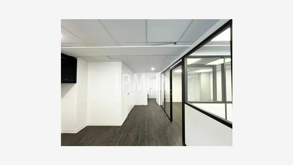 A louer local commercial 95m² Martigues Jonquières
