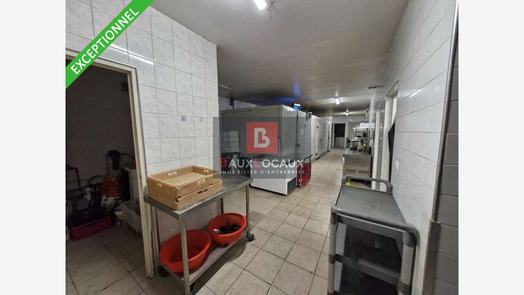 Local commercial 620m² à louer à Martigues 