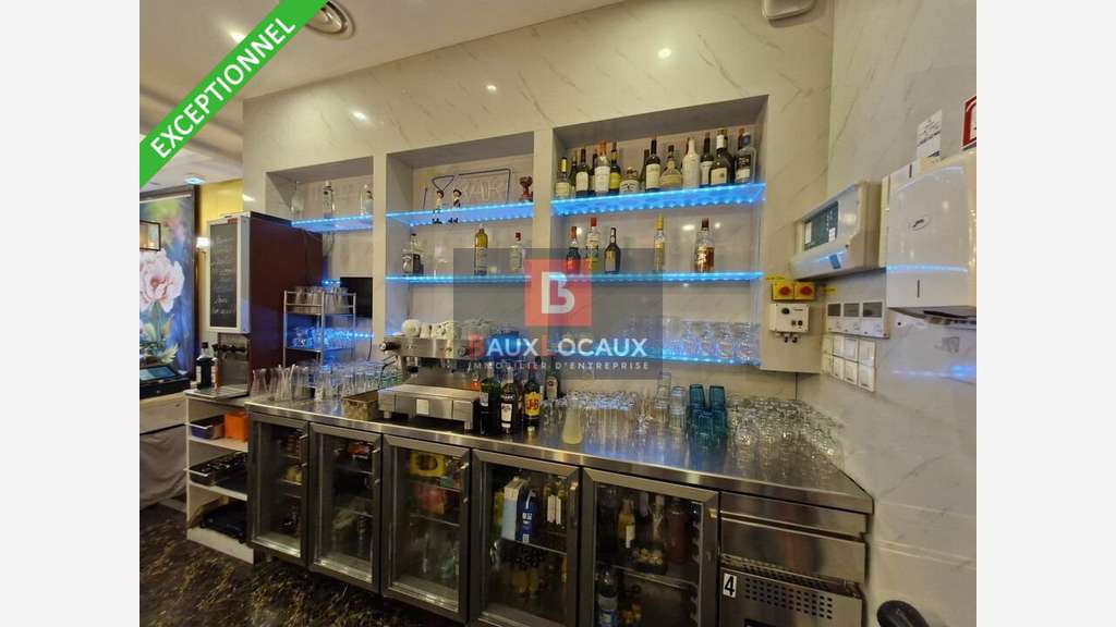 Local commercial 620m² à louer à Martigues 