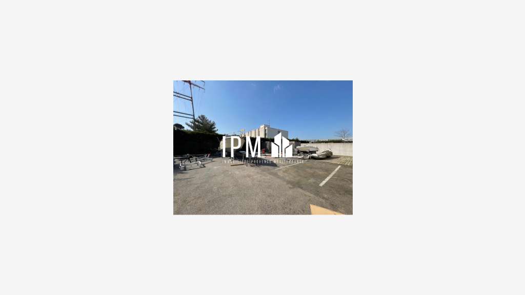 A louer local commercial 216m² Martigues Ecopolis