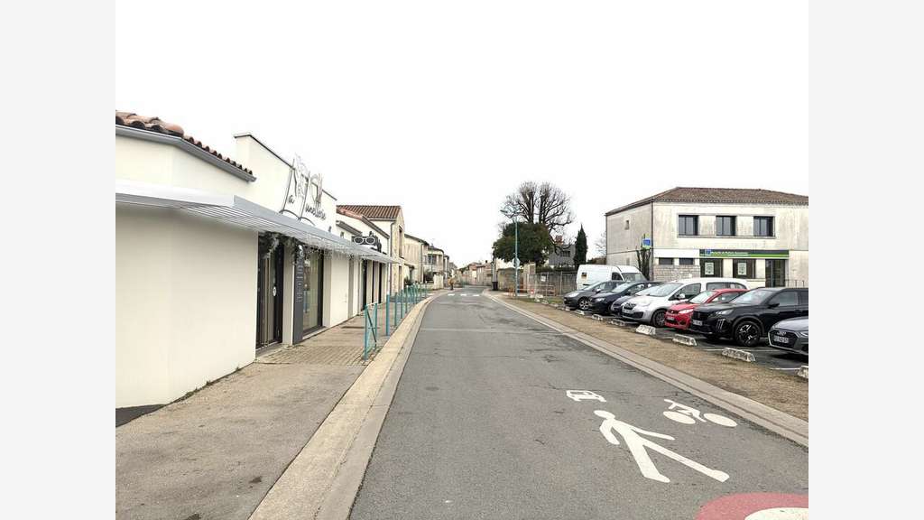 Local neuf 56m² à louer à Mauzé-sur-le-Mignon