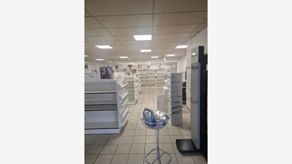 A louer local commercial 145m² à Mayenne