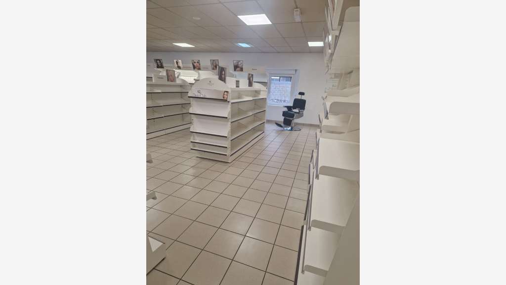A louer local commercial 145m² à Mayenne