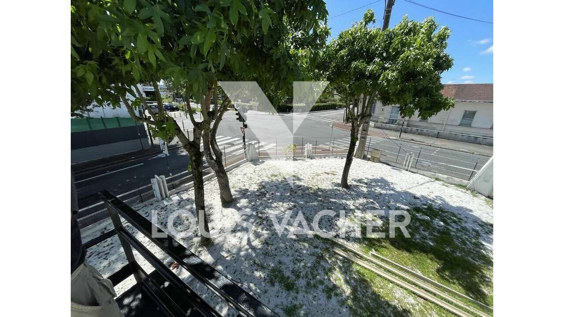 A louer local et appart 220m² Mérignac Libération