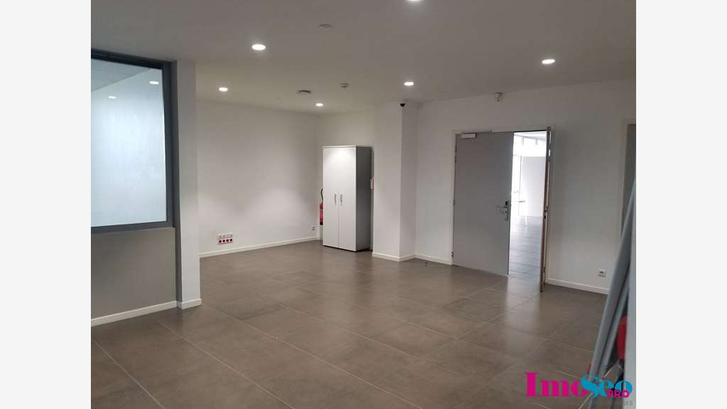 A louer local 478m² R+3 à Mérignac ZI du Phare