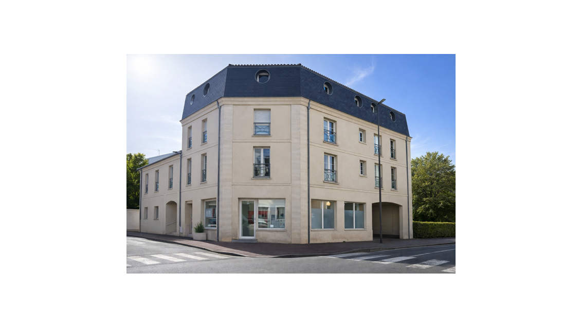 Local 180m² 5 places de parking à Mérignac centre