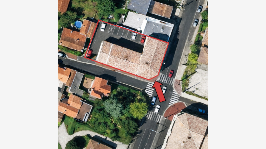 Local 180m² 5 places de parking à Mérignac centre