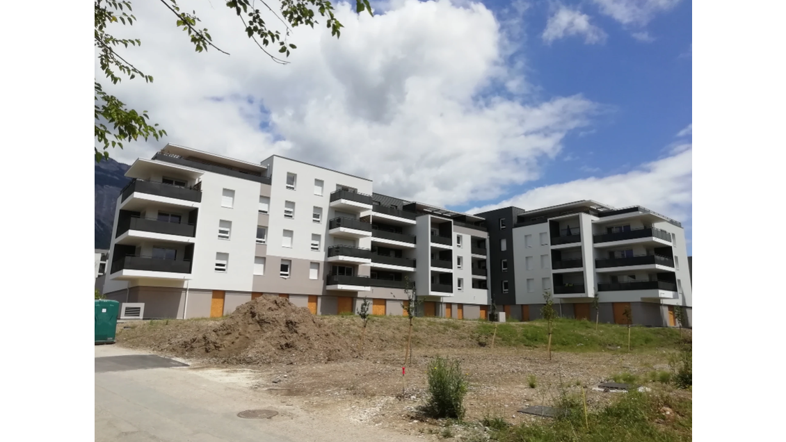 A louer locaux bruts de béton 288m² à Meylan