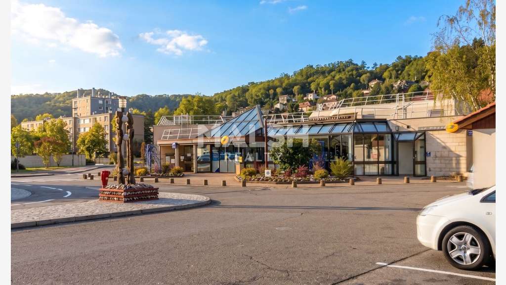 Local commercial à louer 372m² à Miribel centre