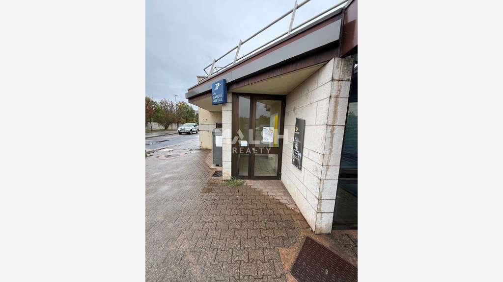 Local commercial à louer 372m² à Miribel centre