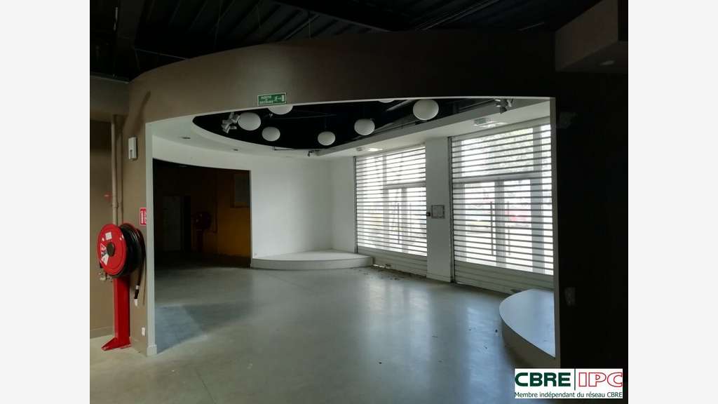 A louer local commercial 721m² à Mont-de-Marsan