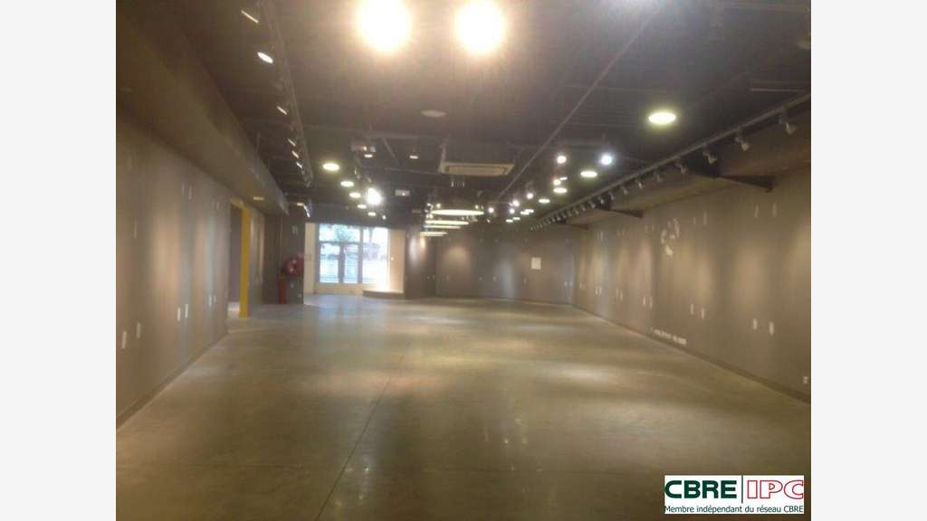 A louer local commercial 721m² à Mont-de-Marsan