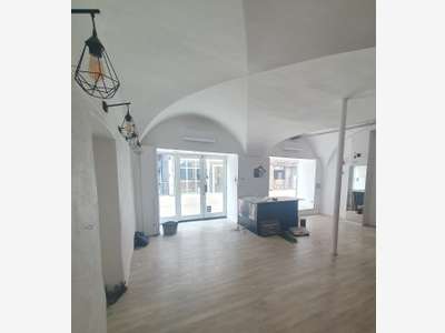 Montélimar rue piétonne 80m² belle vitrine