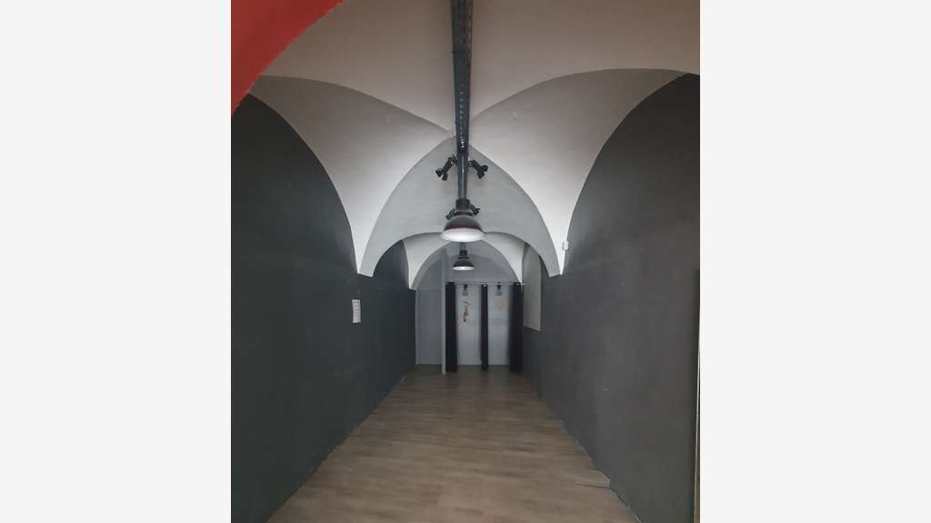 Montélimar rue piétonne 80m² belle vitrine