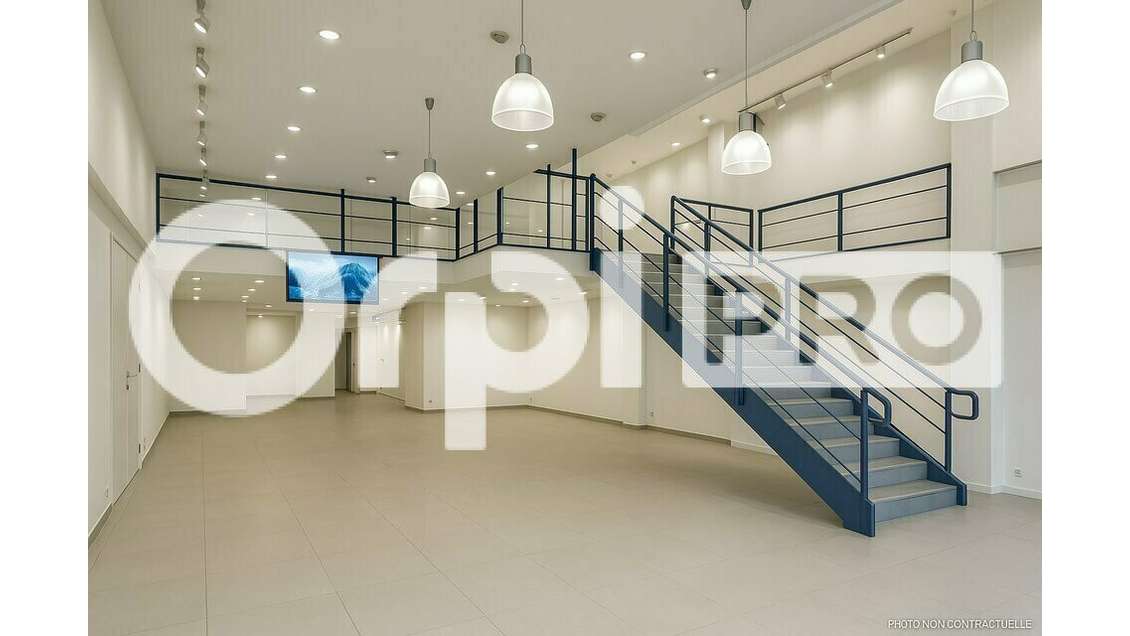 Local commercial 382m² à louer à Montluçon centre