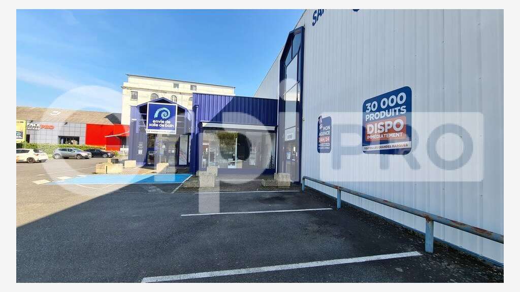Local commercial 1661m² à louer à Montluçon