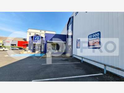 Local commercial 1661m² à louer à Montluçon