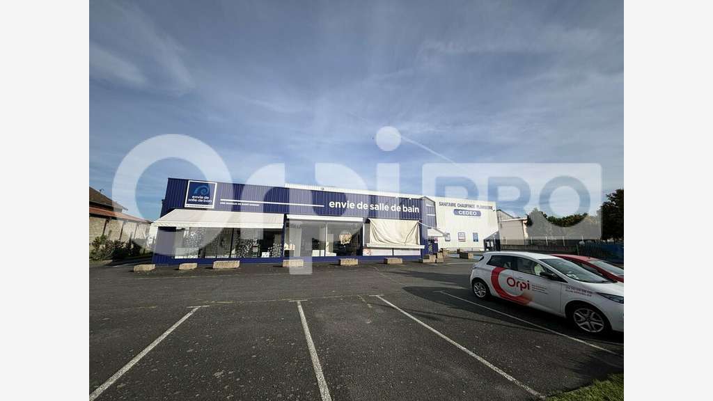 Local commercial 1661m² à louer à Montluçon