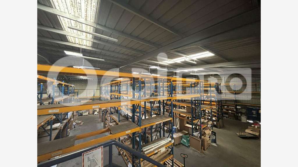 Local commercial 1661m² à louer à Montluçon