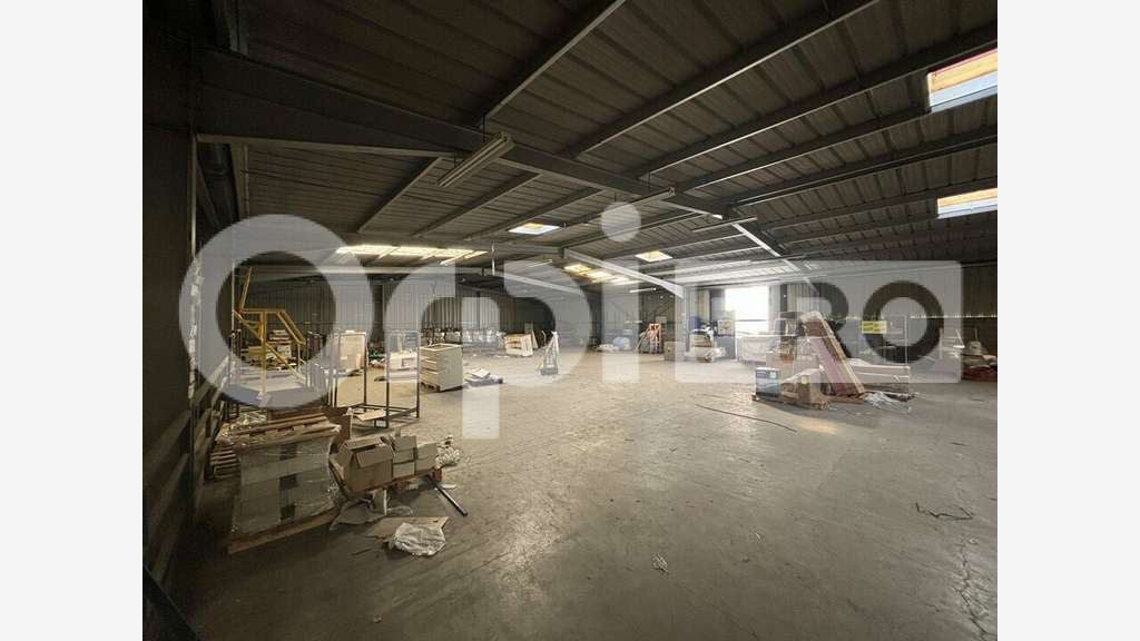 Local commercial 1661m² à louer à Montluçon