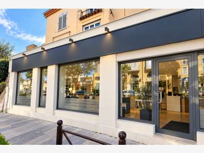Local commercial 114m² à Mougins – Tournamy