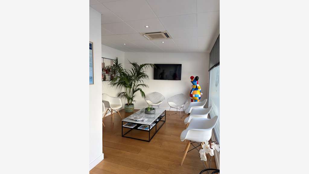 Local commercial 114m² à Mougins – Tournamy