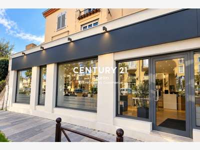 Local commercial 114m² à Mougins – Tournamy