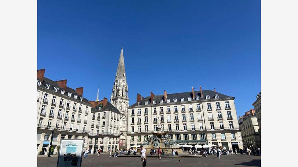 Local d'exception 350m² à Nantes Place Royale