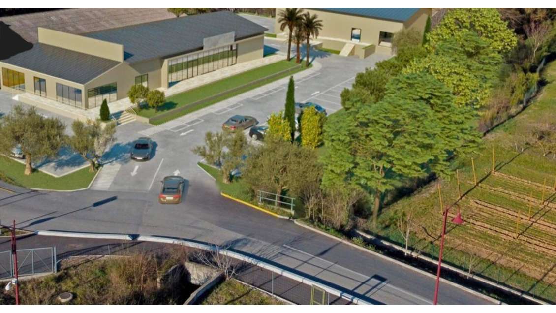 Loue local commercial neuf de 192m² à Vidauban