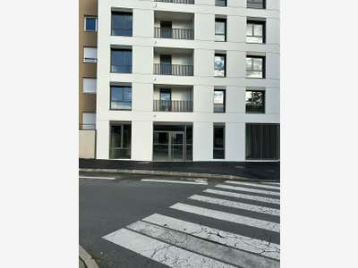 Local commercial neuf 99m² à louer à Écully