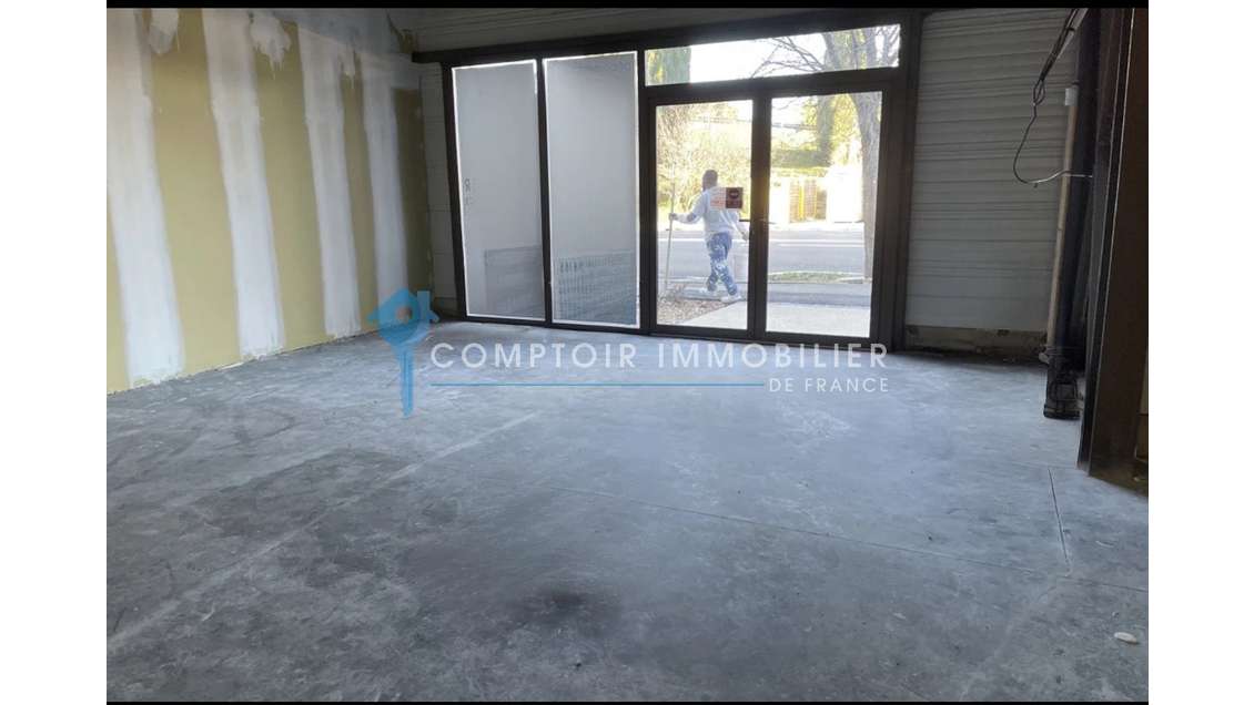 A louer local commercial neuf empl N°1 au Thor