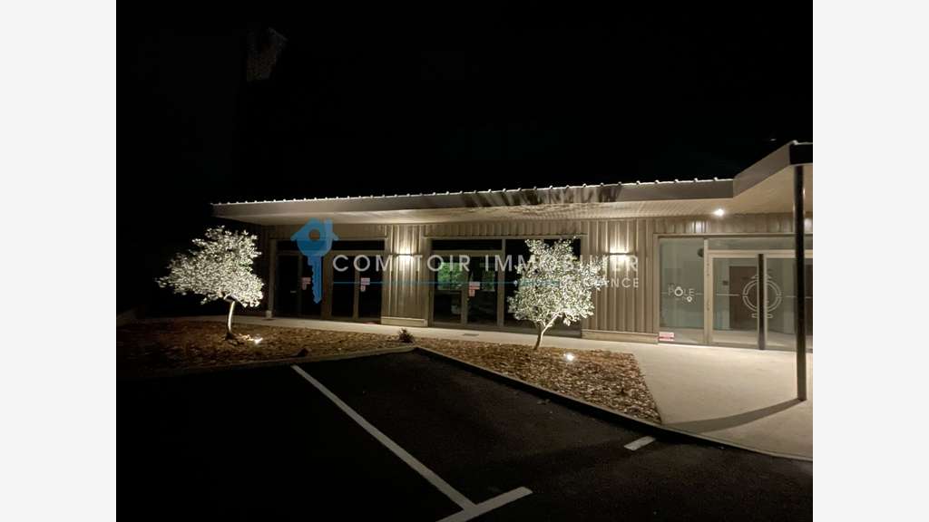 A louer local neuf 460m² emplacement N°1 au Thor