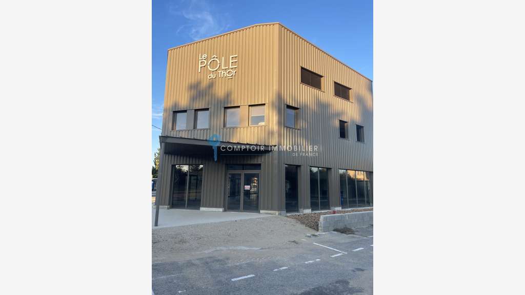 A louer local neuf 460m² emplacement N°1 au Thor