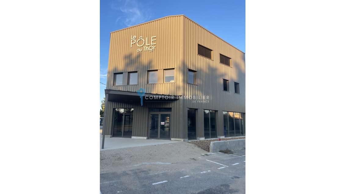 A louer local neuf 460m² emplacement N°1 au Thor