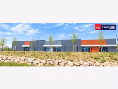 Local commercial neuf à louer 400m² D538 à Salon