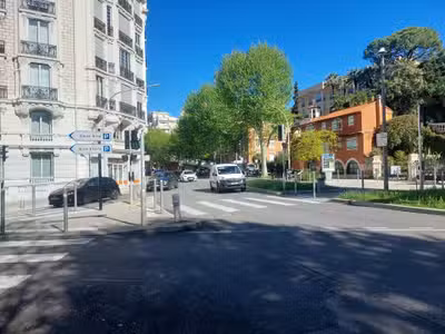 A louer local d'angle visibilité XXL à Nice centre