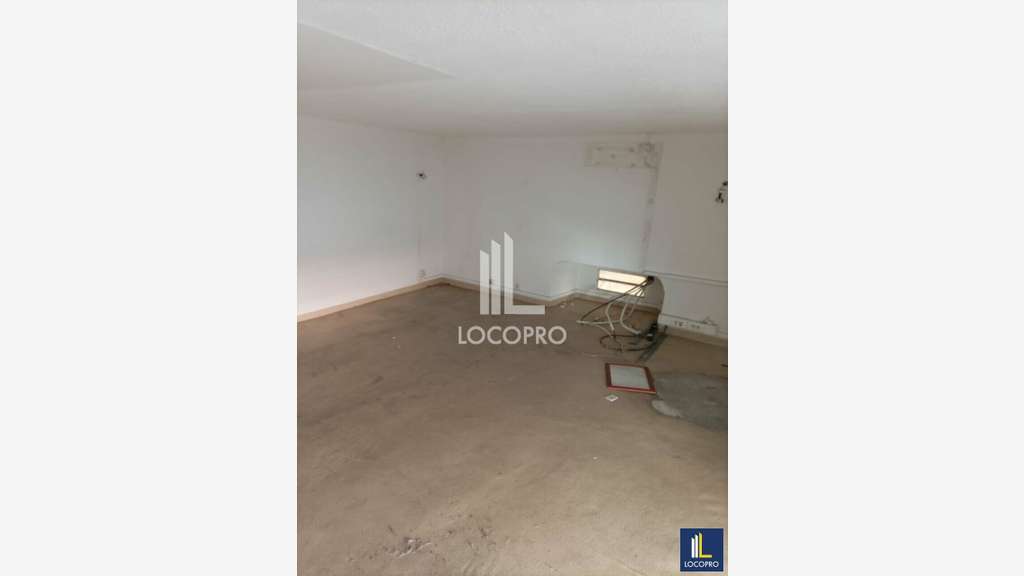 A louer local commercial 81m² proche Port Nice