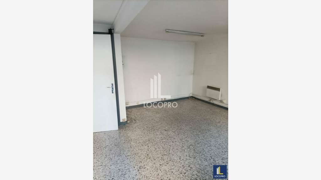 A louer local commercial 81m² proche Port Nice