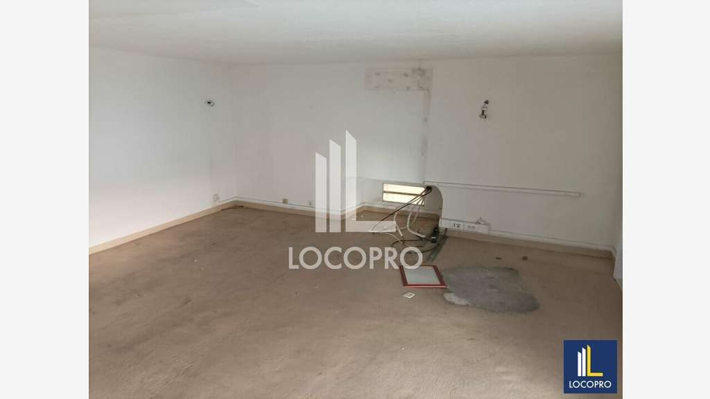 A louer local commercial 81m² proche Port Nice