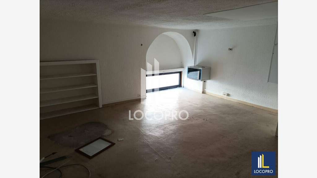 A louer local commercial 81m² proche Port Nice